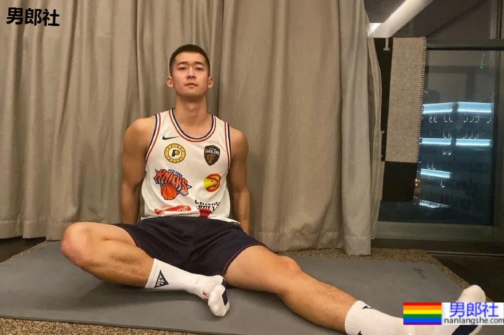 专访192cm山东篮球体育生，这身材这腹肌也太A了吧！ - 51虹马