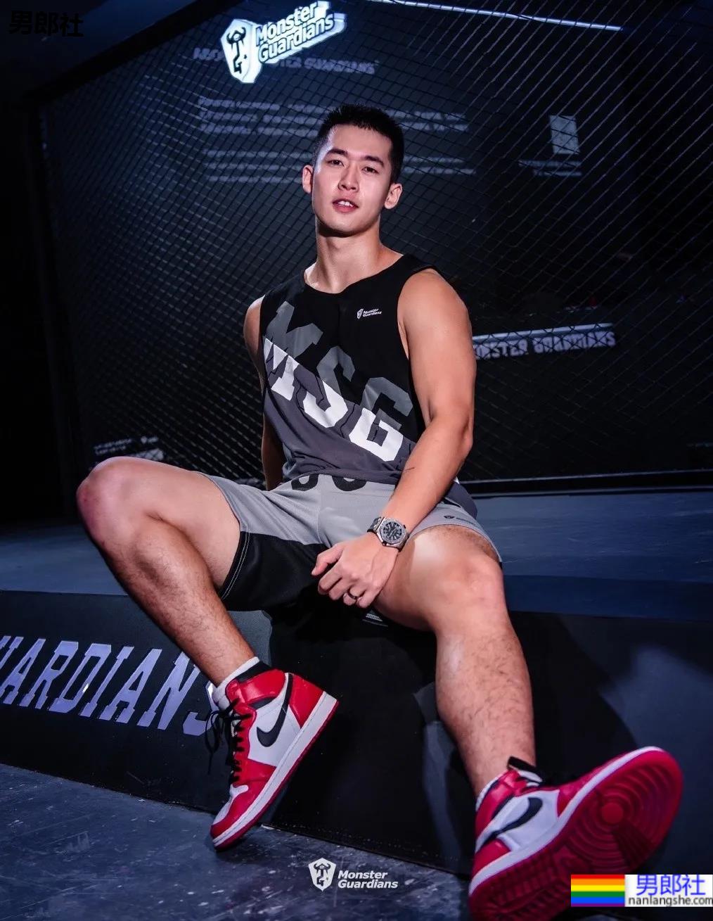 专访192cm山东篮球体育生，这身材这腹肌也太A了吧！ - 51虹马