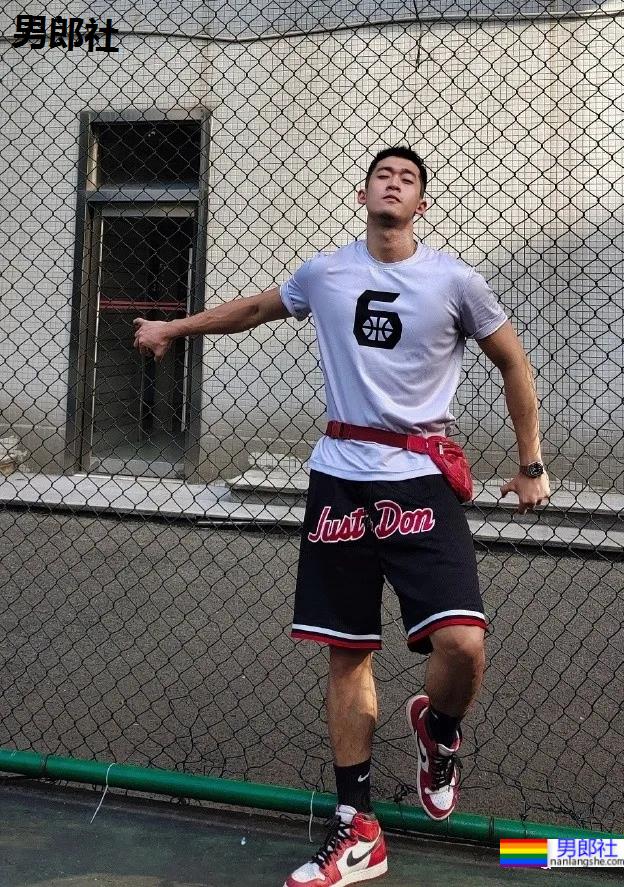 专访192cm山东篮球体育生，这身材这腹肌也太A了吧！ - 51虹马