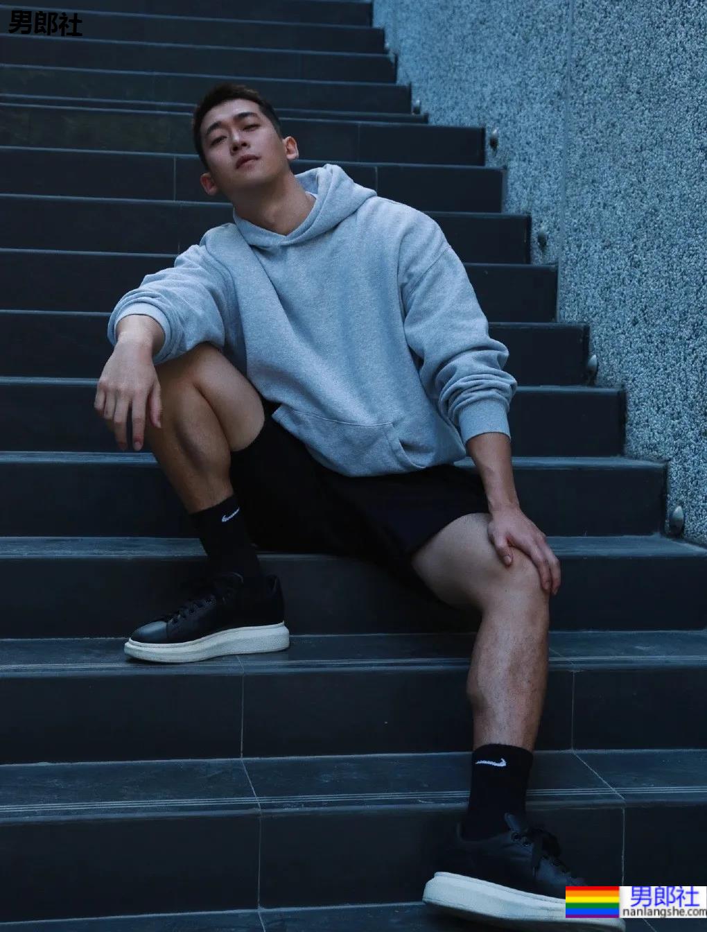 专访192cm山东篮球体育生，这身材这腹肌也太A了吧！ - 51虹马