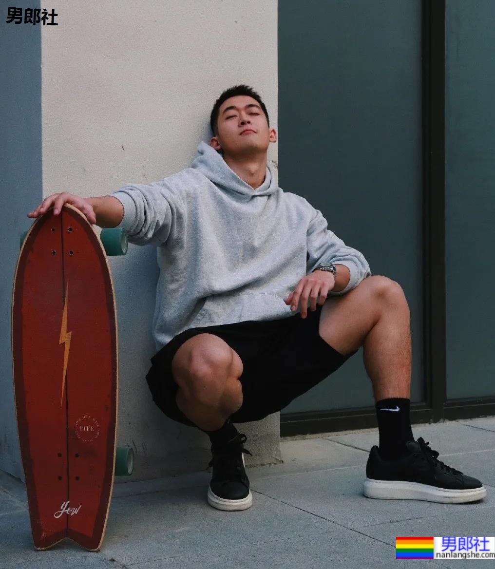 专访192cm山东篮球体育生，这身材这腹肌也太A了吧！ - 51虹马