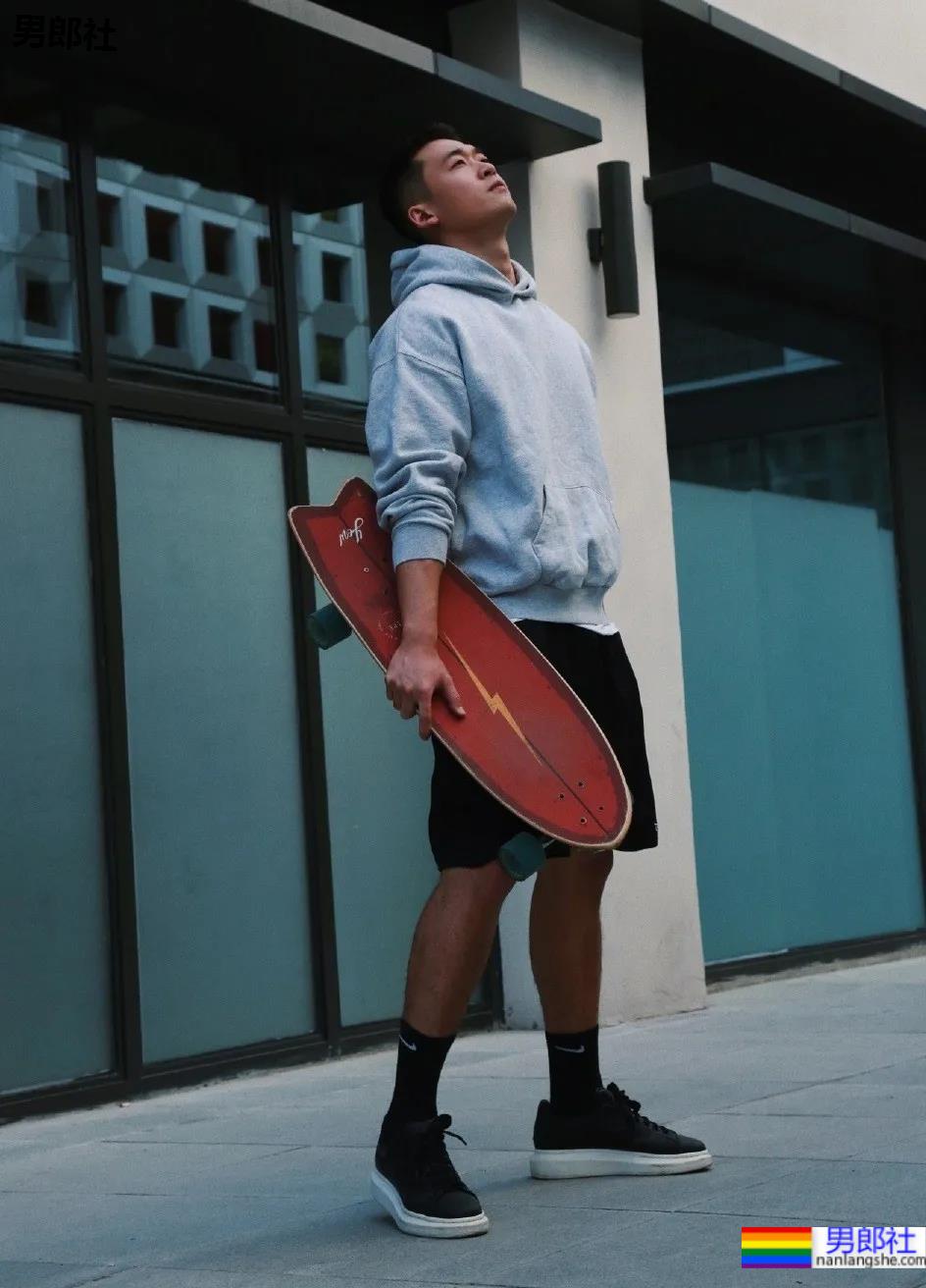 专访192cm山东篮球体育生，这身材这腹肌也太A了吧！ - 51虹马