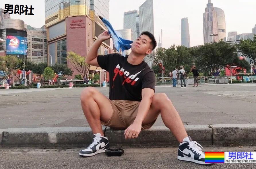 专访192cm山东篮球体育生，这身材这腹肌也太A了吧！ - 51虹马