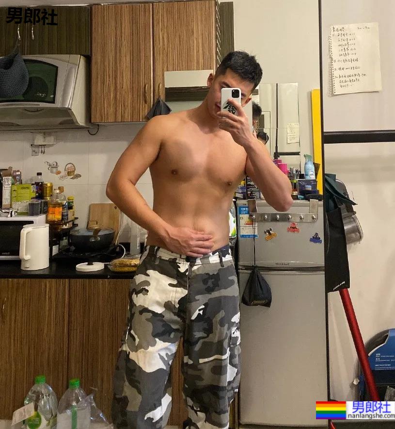 专访192cm山东篮球体育生，这身材这腹肌也太A了吧！ - 51虹马