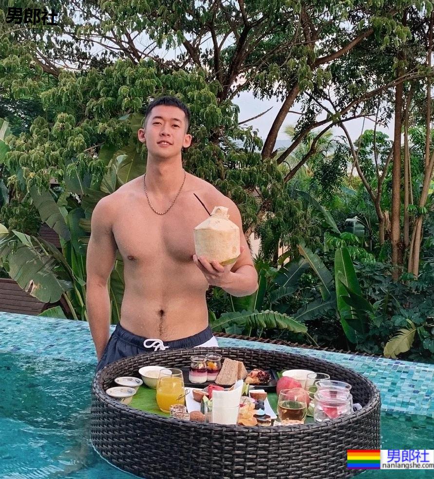 专访192cm山东篮球体育生，这身材这腹肌也太A了吧！ - 51虹马