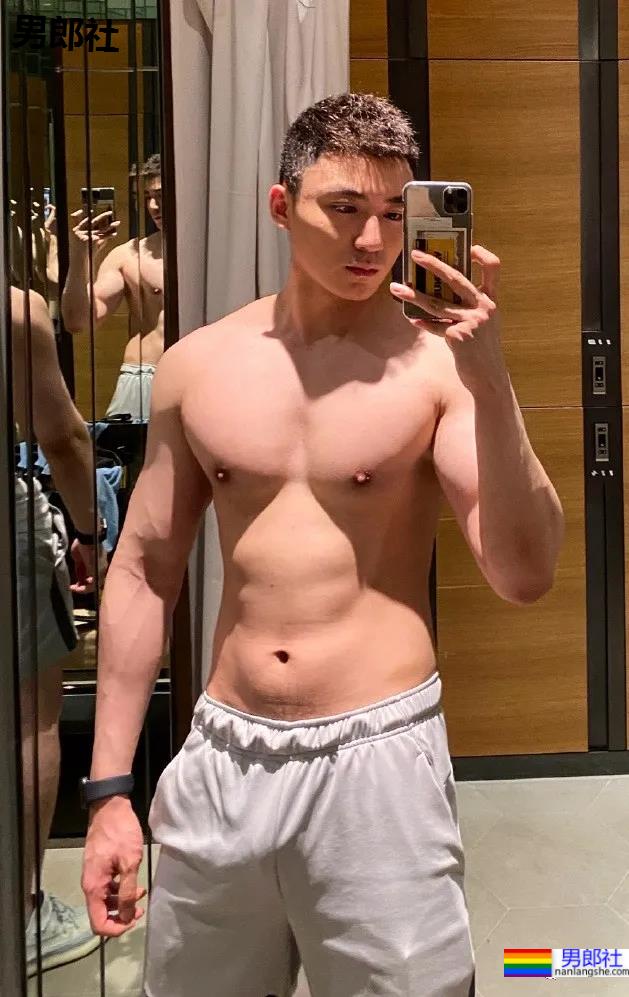 专访山东大帅哥冠宇：成为网红名媛，被别人明码标价是怎样的心情？ - 51虹马