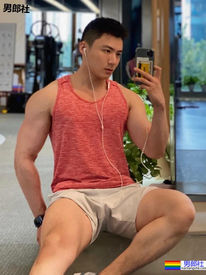 专访山东大帅哥冠宇：成为网红名媛，被别人明码标价是怎样的心情？ - 51虹马