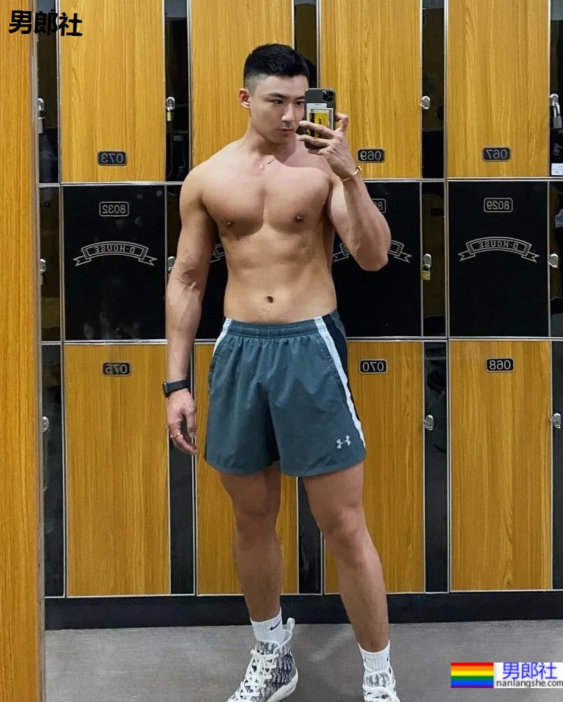 专访山东大帅哥冠宇：成为网红名媛，被别人明码标价是怎样的心情？ - 51虹马