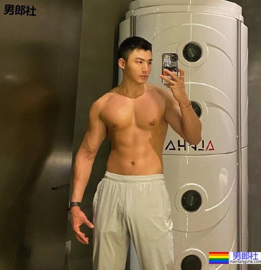 专访山东大帅哥冠宇：成为网红名媛，被别人明码标价是怎样的心情？ - 51虹马