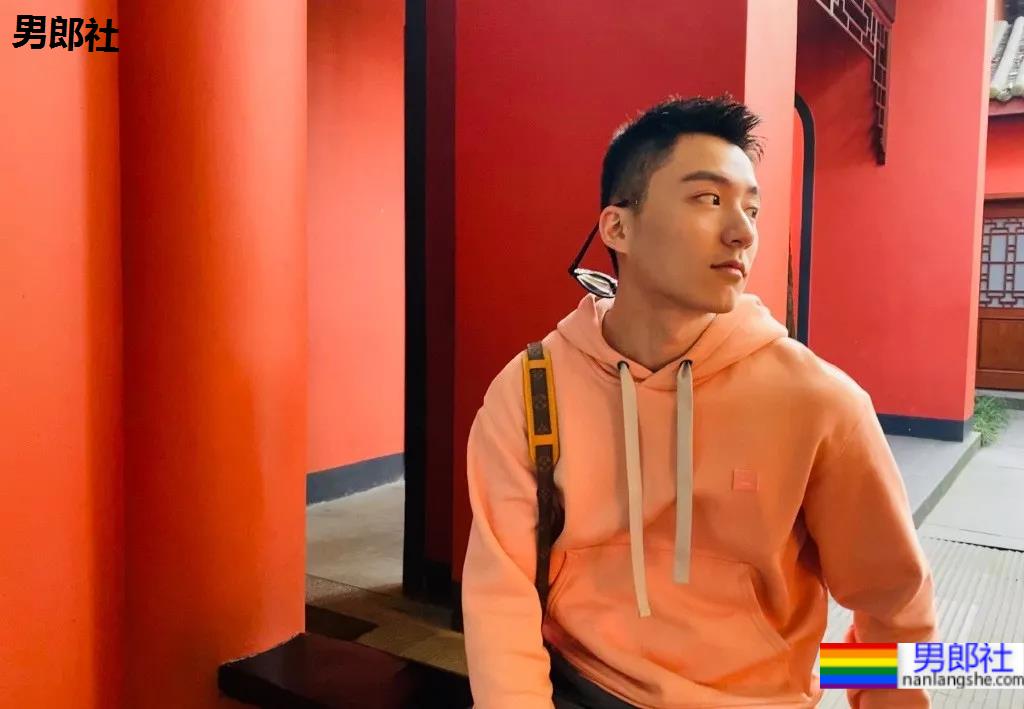 专访山东大帅哥冠宇：成为网红名媛，被别人明码标价是怎样的心情？ - 51虹马