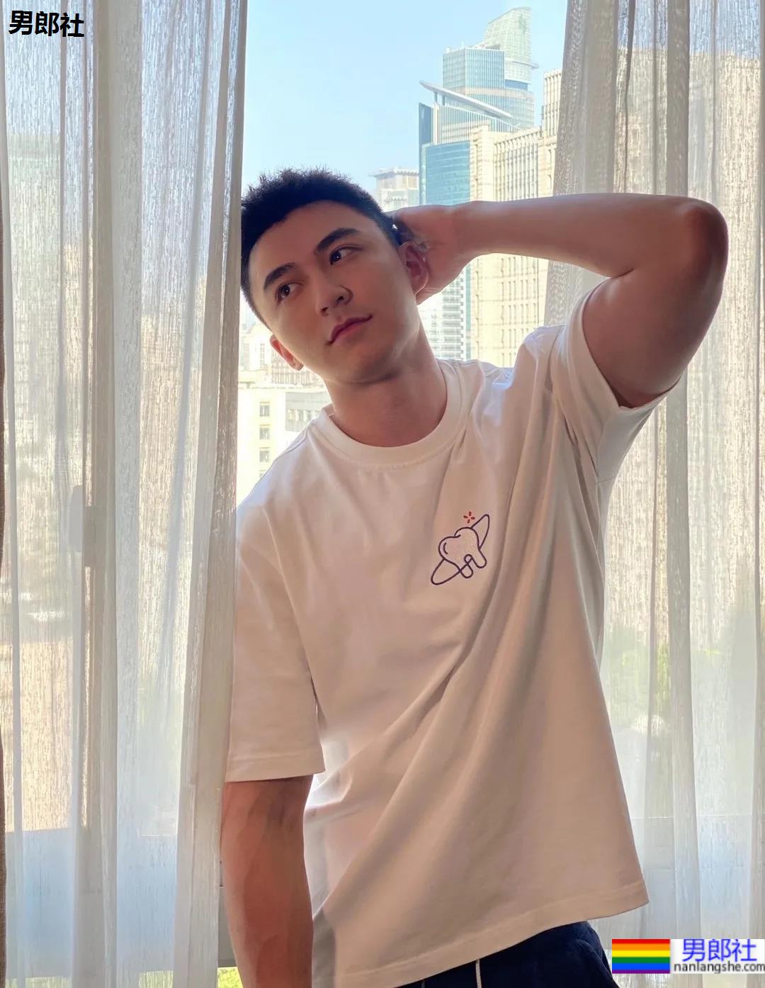 专访山东大帅哥冠宇：成为网红名媛，被别人明码标价是怎样的心情？ - 51虹马