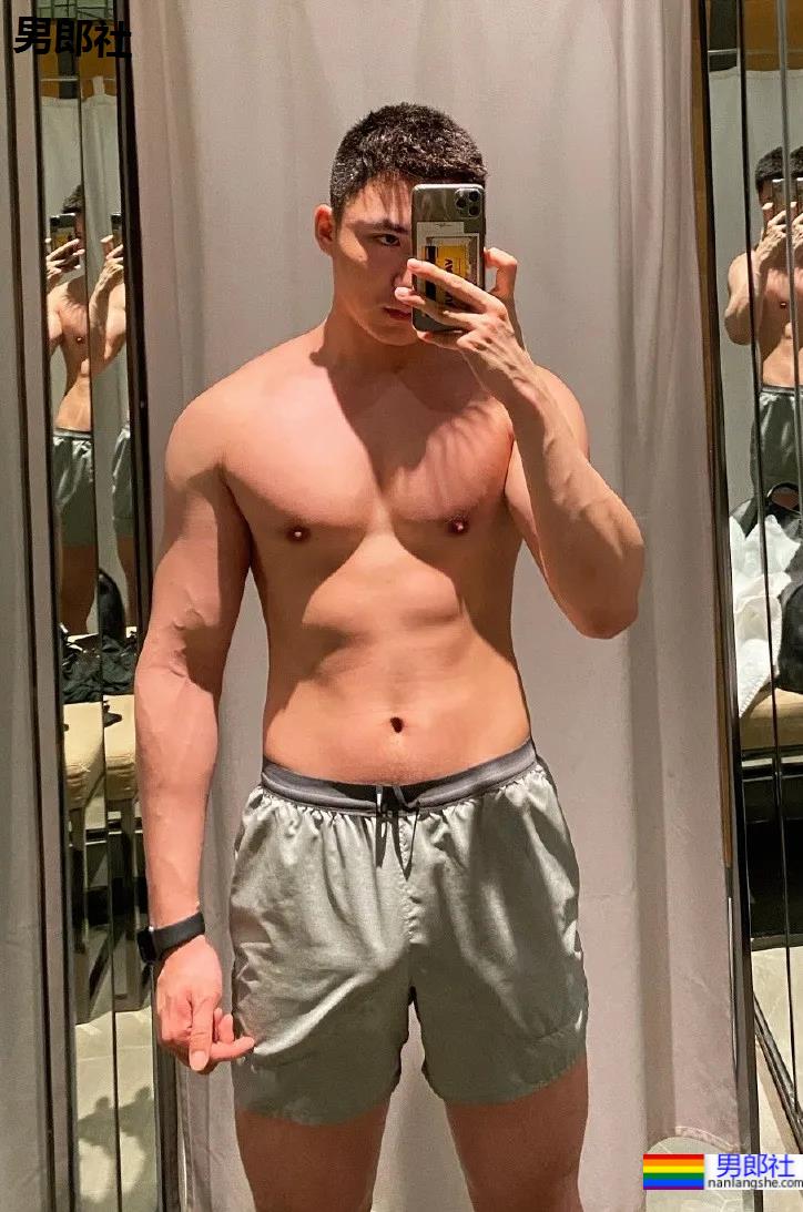 专访山东大帅哥冠宇：成为网红名媛，被别人明码标价是怎样的心情？ - 51虹马