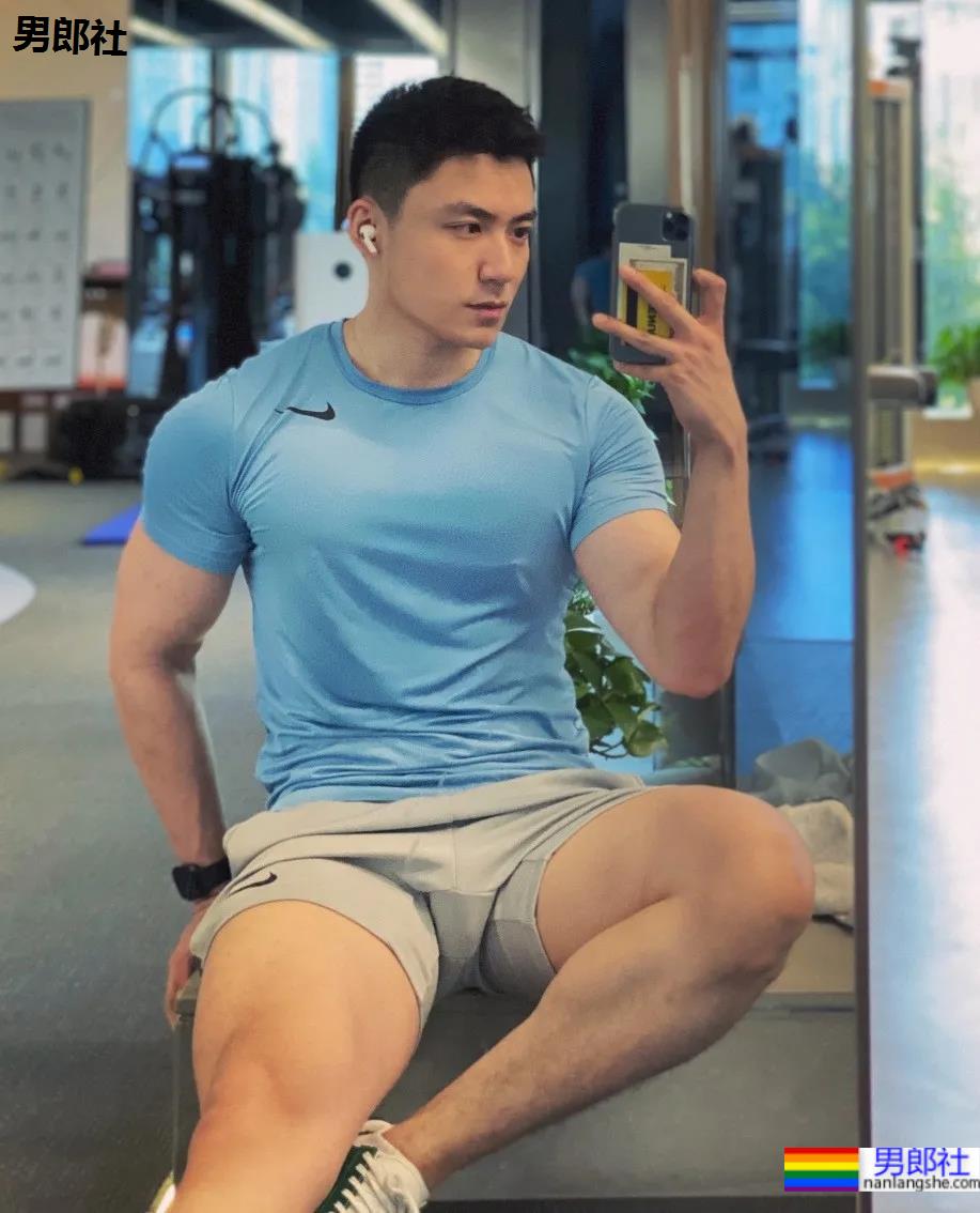 专访山东大帅哥冠宇：成为网红名媛，被别人明码标价是怎样的心情？ - 51虹马