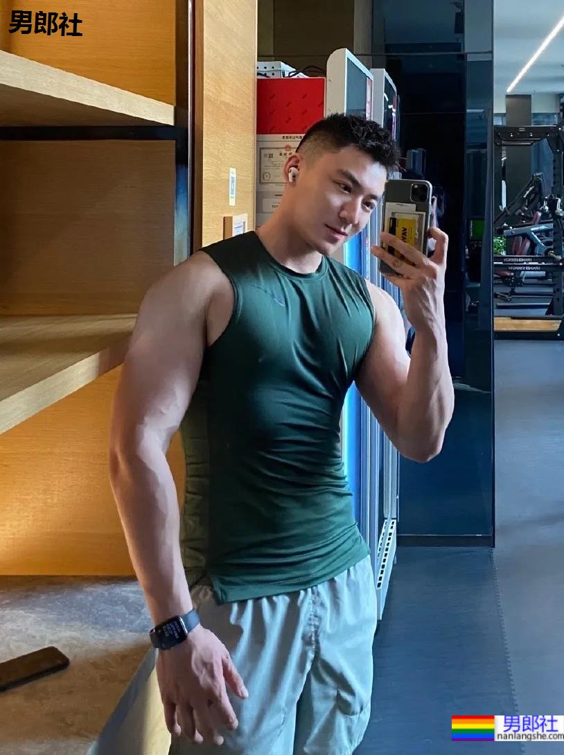 专访山东大帅哥冠宇：成为网红名媛，被别人明码标价是怎样的心情？ - 51虹马