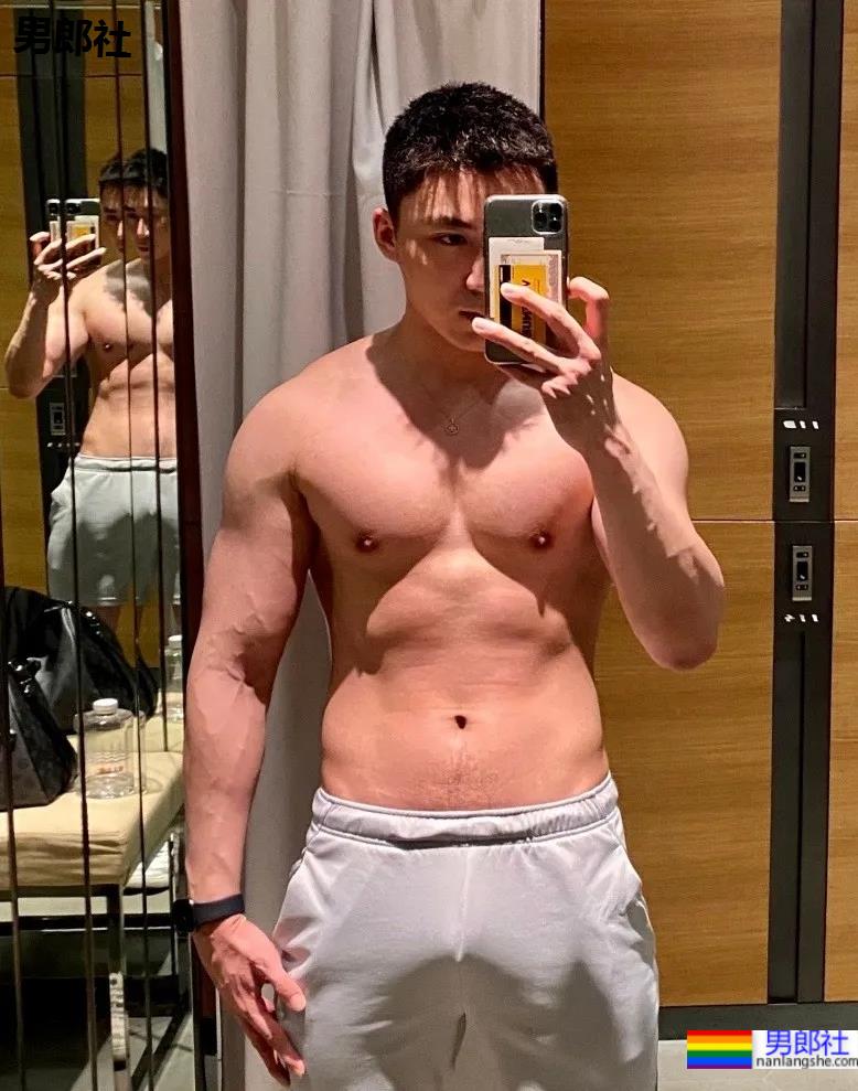 专访山东大帅哥冠宇：成为网红名媛，被别人明码标价是怎样的心情？ - 51虹马