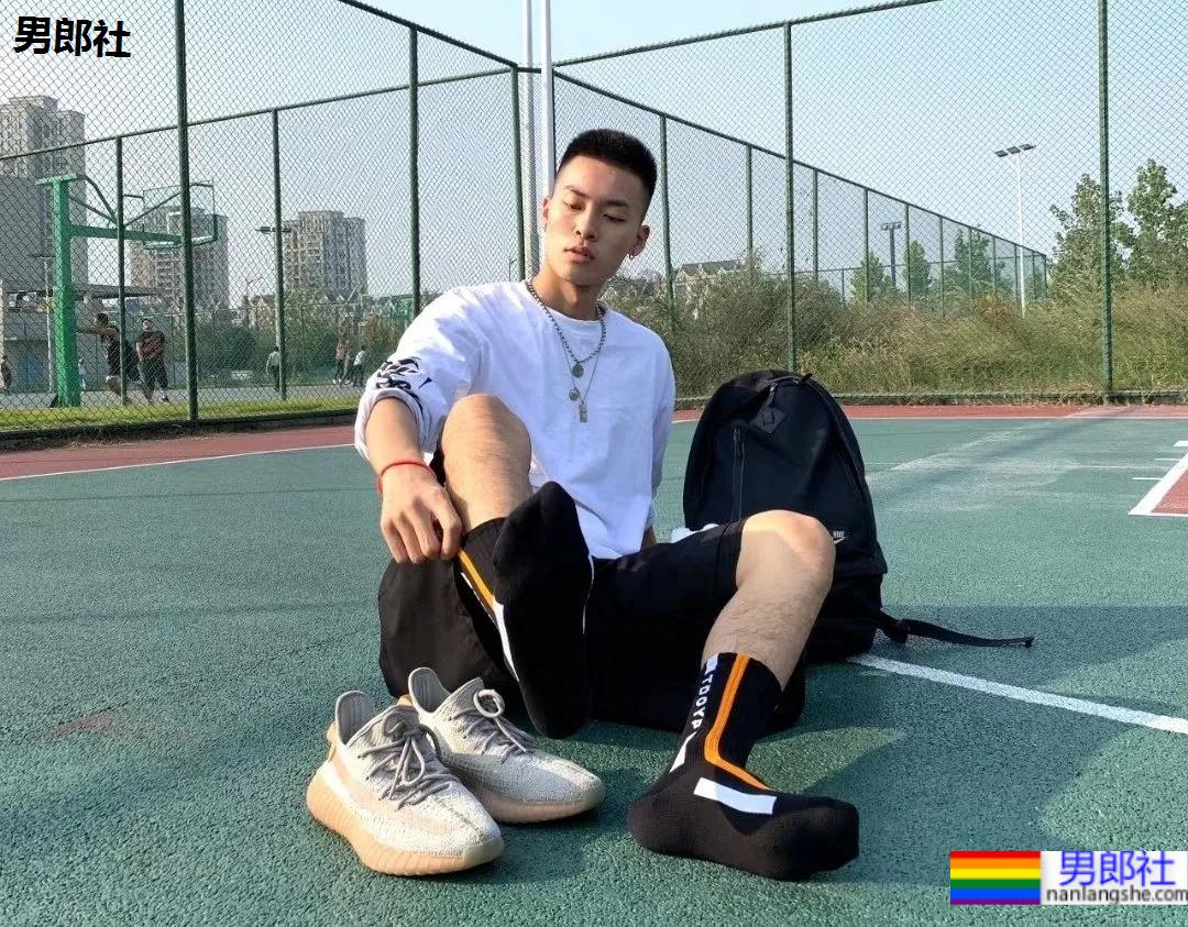 操场上的寸头腹肌体育生，标准运动小狼狗一枚！-51虹马