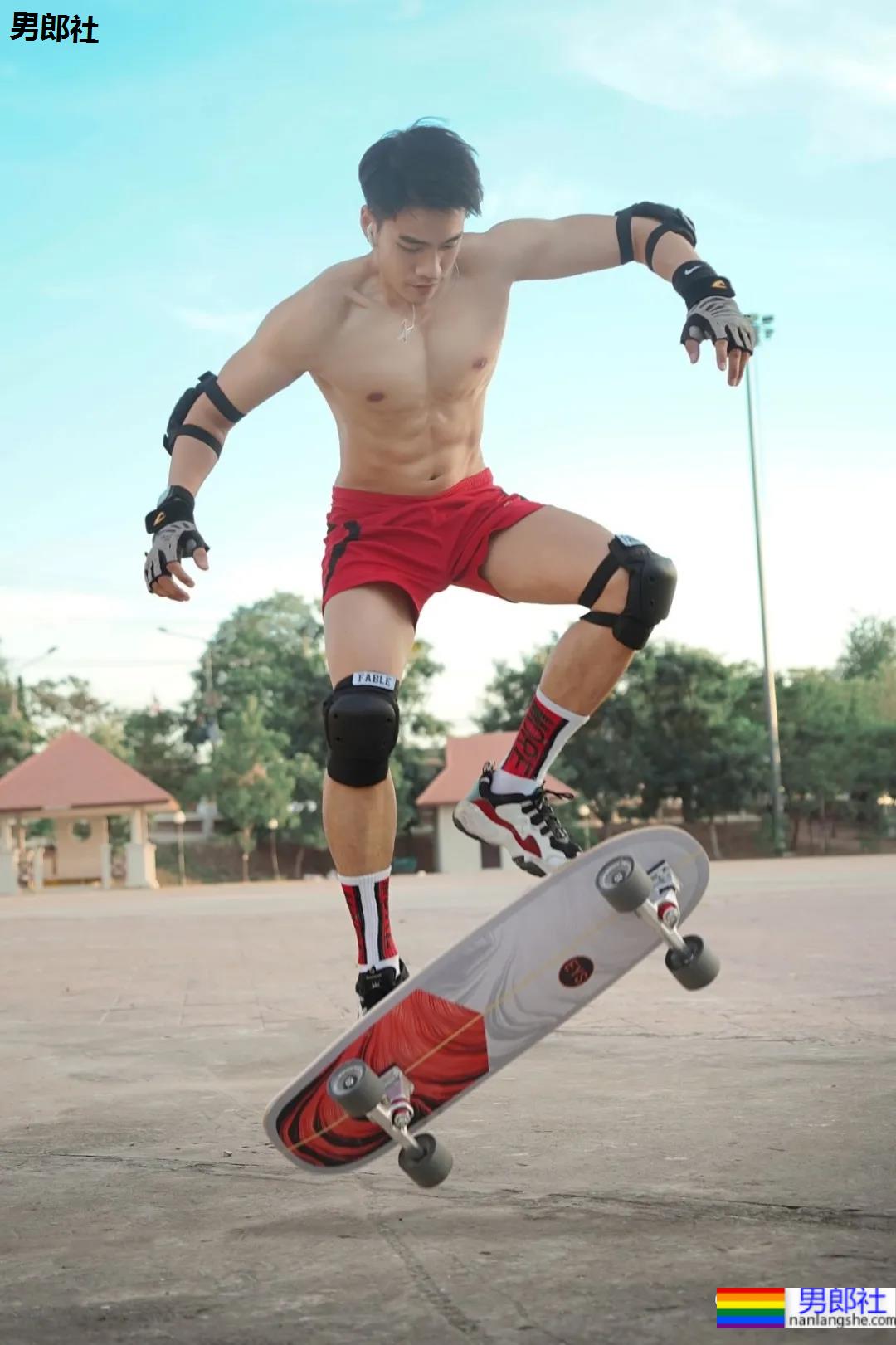 滑板小哥身材好成这样，这胸肌妹纸看了都羡慕！-51虹马