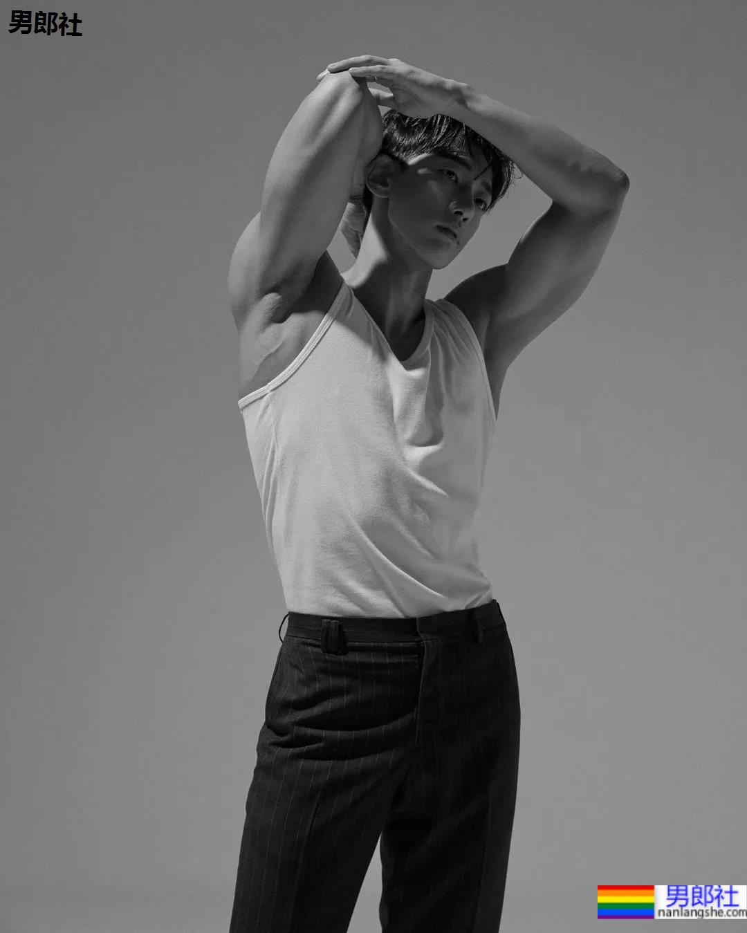 神似南柱赫的足球运动员浴缸拍腹肌大片，他穿紧身裤的样子才是真帅！ - 51虹马