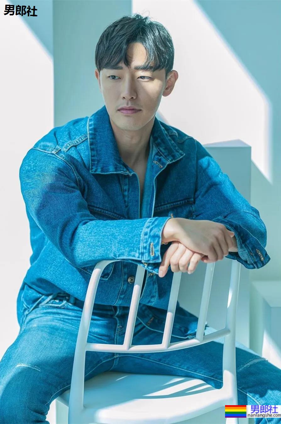 神似南柱赫的足球运动员浴缸拍腹肌大片，他穿紧身裤的样子才是真帅！ - 51虹马