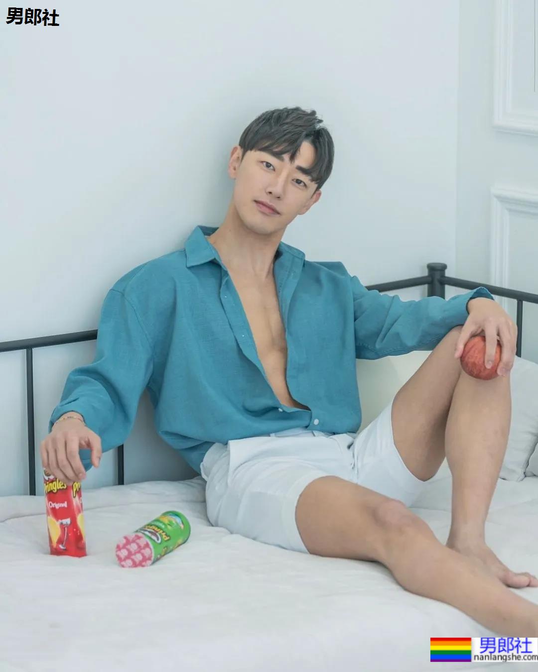 神似南柱赫的足球运动员浴缸拍腹肌大片，他穿紧身裤的样子才是真帅！ - 51虹马