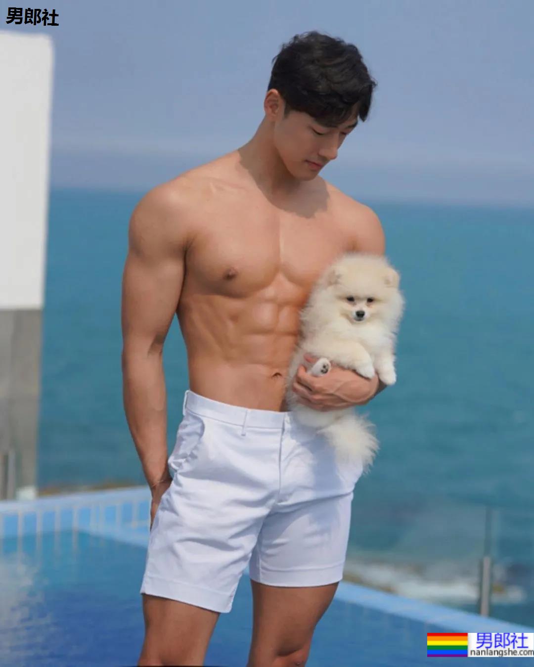 神似南柱赫的足球运动员浴缸拍腹肌大片，他穿紧身裤的样子才是真帅！ - 51虹马