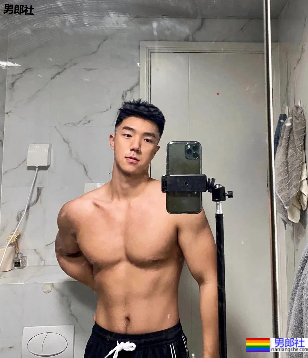 寸头小狼狗，健身成果，你打多少分？ - 51虹马