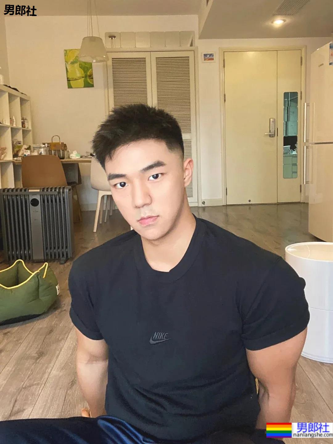 寸头小狼狗，健身成果，你打多少分？ - 51虹马