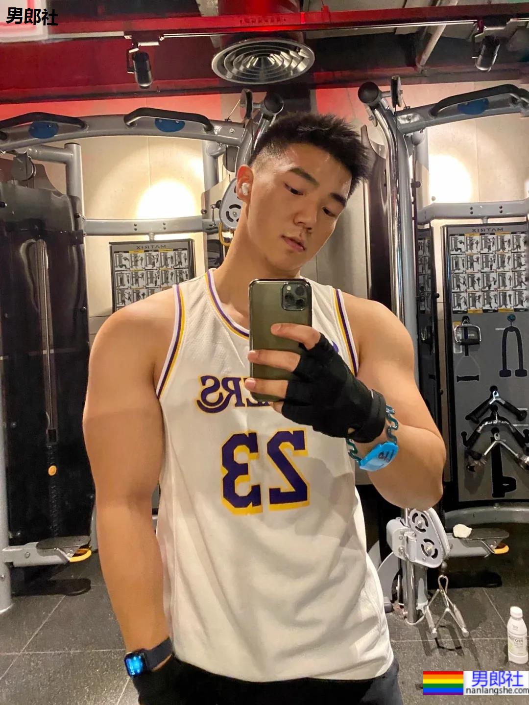 寸头小狼狗，健身成果，你打多少分？ - 51虹马