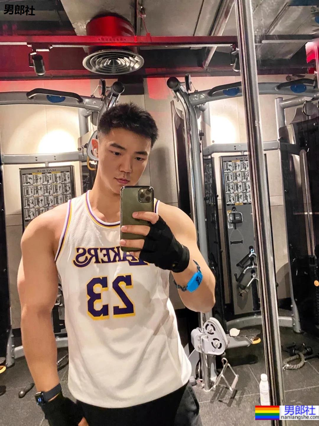 寸头小狼狗，健身成果，你打多少分？ - 51虹马