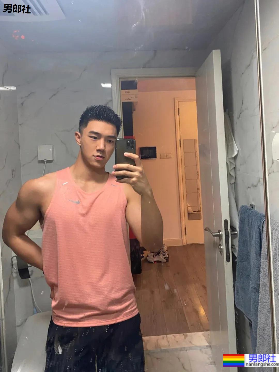 寸头小狼狗，健身成果，你打多少分？ - 51虹马