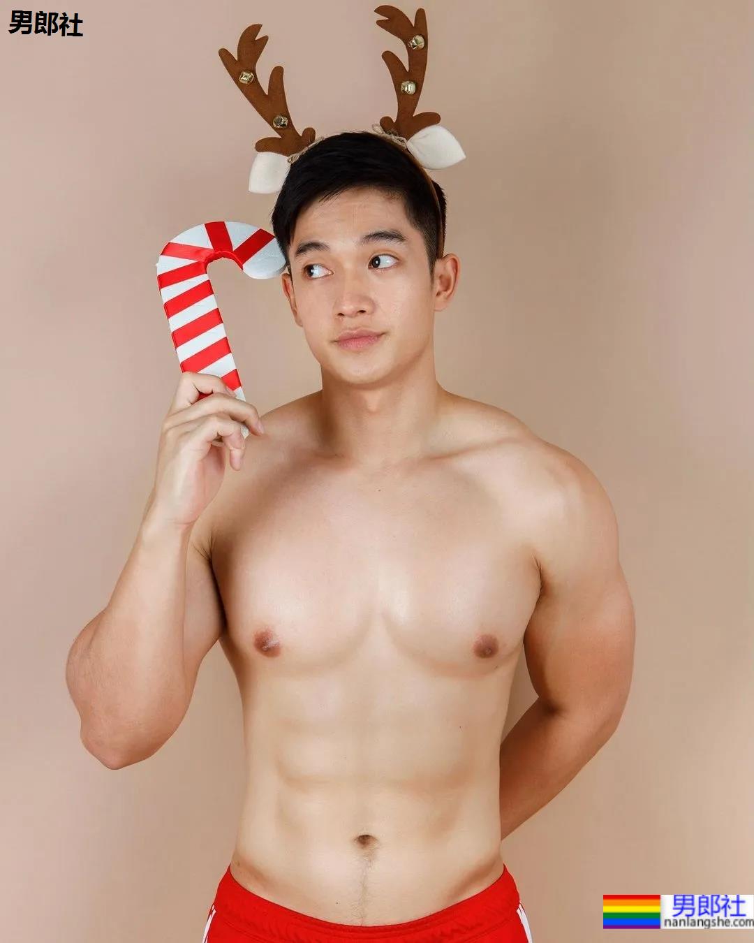 打拳肌肉帅哥身材好犯规，这身子网友们都馋了! - 51虹马