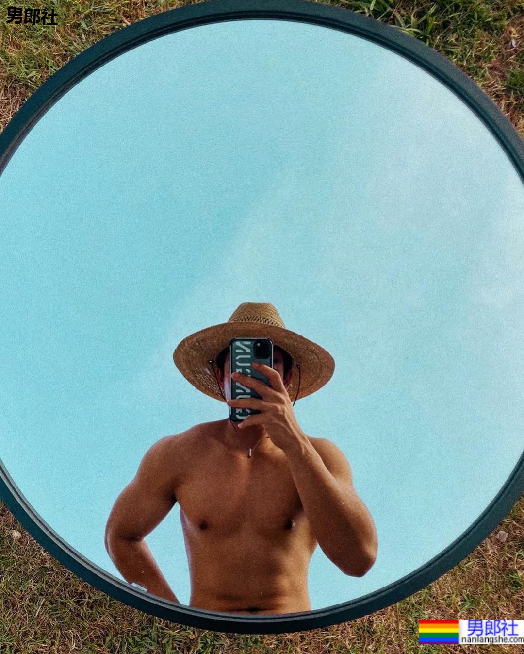 打拳肌肉帅哥身材好犯规，这身子网友们都馋了! - 51虹马