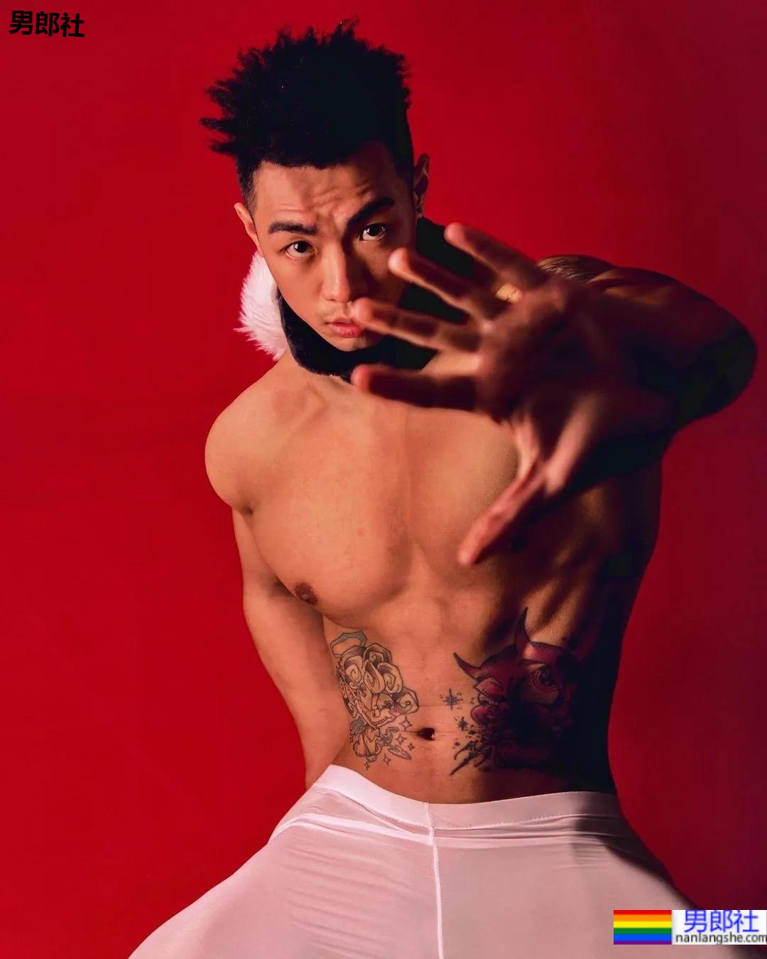 肌肉美术生拍荷尔蒙大片，这也太太太太太帅了！ - 51虹马