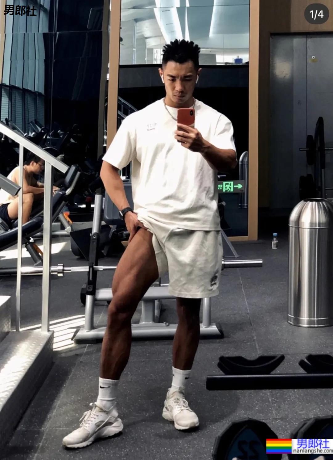 肌肉美术生拍荷尔蒙大片，这也太太太太太帅了！ - 51虹马