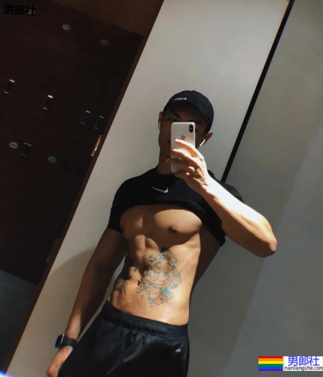 肌肉美术生拍荷尔蒙大片，这也太太太太太帅了！ - 51虹马