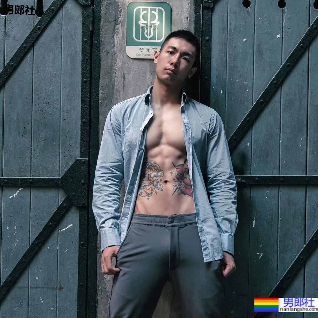 肌肉美术生拍荷尔蒙大片，这也太太太太太帅了！ - 51虹马