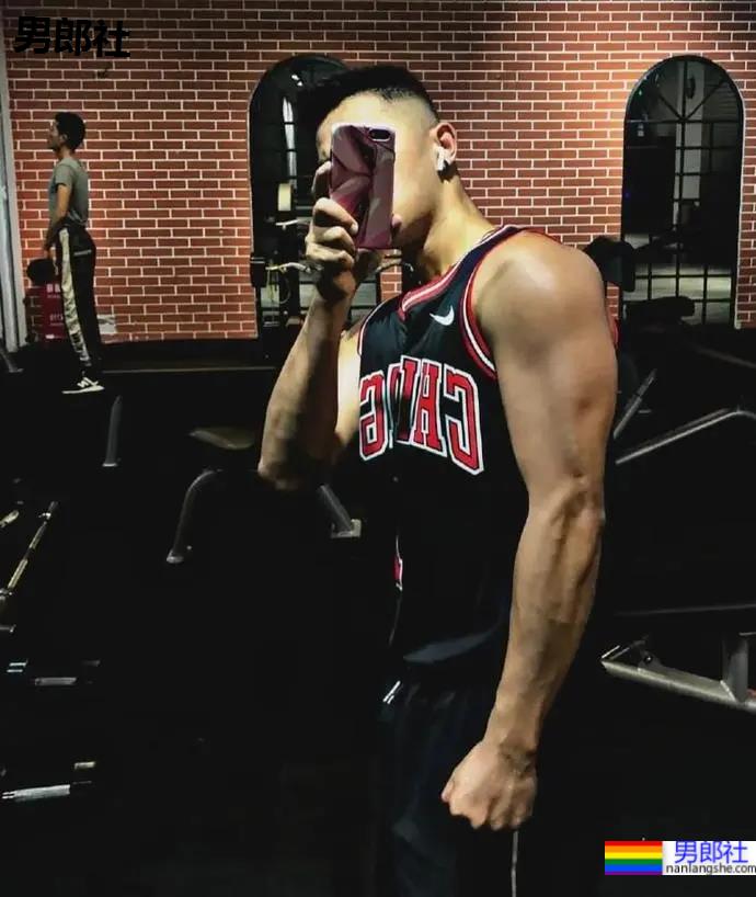 南京21岁的体育生小哥哥，这荷尔蒙炸了！ - 51虹马