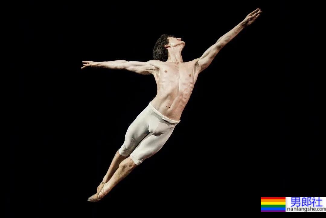 22岁184CM的芭蕾舞王子,让人心跳加速的惊艳 - 51虹马 22岁184CM的芭蕾舞王子,让人心跳加速的惊艳 - 51虹马