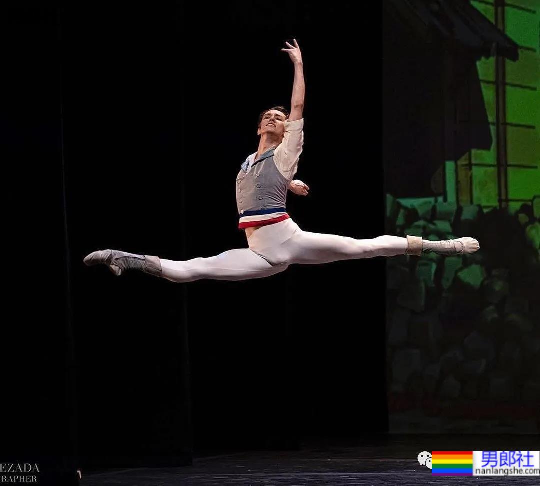 22岁184CM的芭蕾舞王子,让人心跳加速的惊艳 - 51虹马 22岁184CM的芭蕾舞王子,让人心跳加速的惊艳 - 51虹马