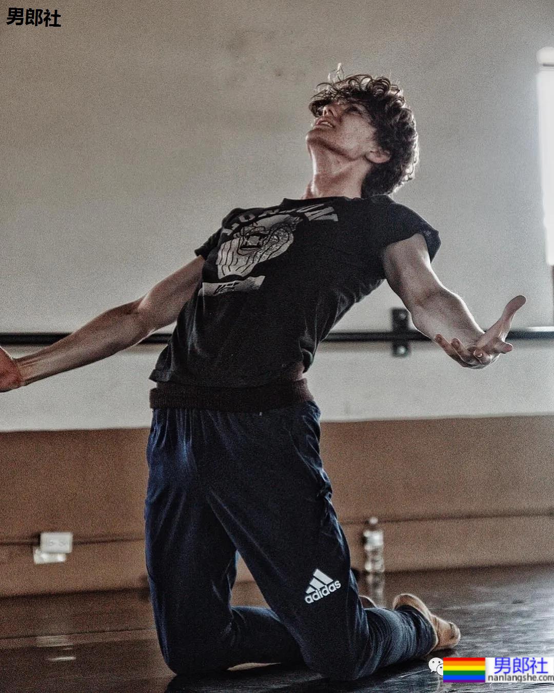 22岁184CM的芭蕾舞王子,让人心跳加速的惊艳 - 51虹马 22岁184CM的芭蕾舞王子,让人心跳加速的惊艳 - 51虹马