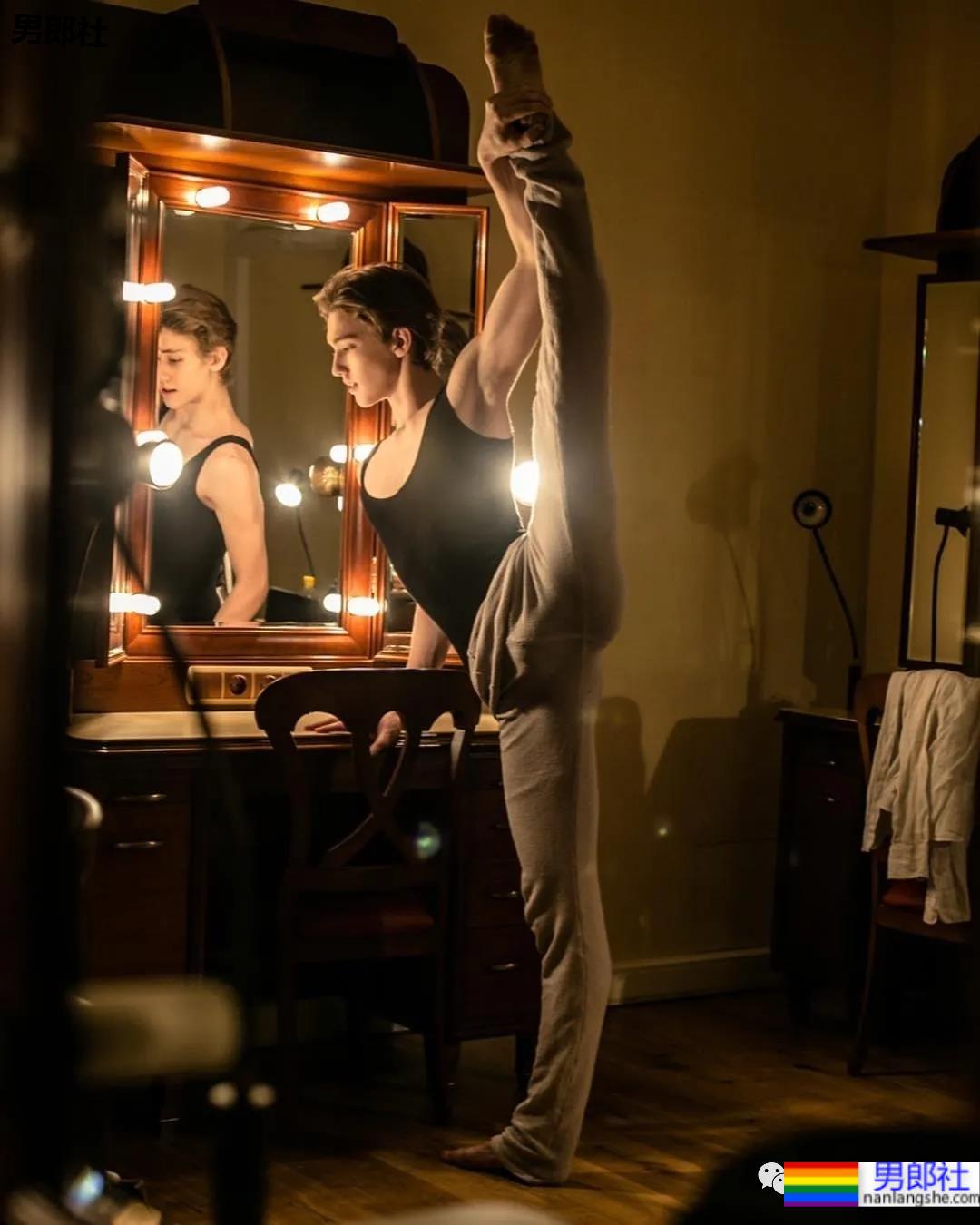 22岁184CM的芭蕾舞王子,让人心跳加速的惊艳 - 51虹马 22岁184CM的芭蕾舞王子,让人心跳加速的惊艳 - 51虹马