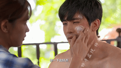 紧身衣肌肉帅哥化身炫腹狂魔，网友：馋他的颜和腱子肉身材！ - 51虹马