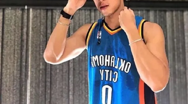 刚满18岁的弟弟总是被问：约吗？-51虹马