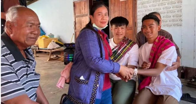 泰高中同性情侣私定终身 家人现身支持超温暖 - 51虹马 泰高中同性情侣私定终身 家人现身支持超温暖 - 51虹马