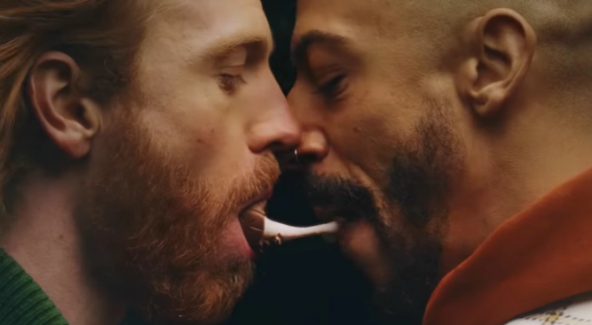 甜点广告找来同志情侣真枪实弹黏唿唿！要给世界最悠长的湿吻 - 51虹马