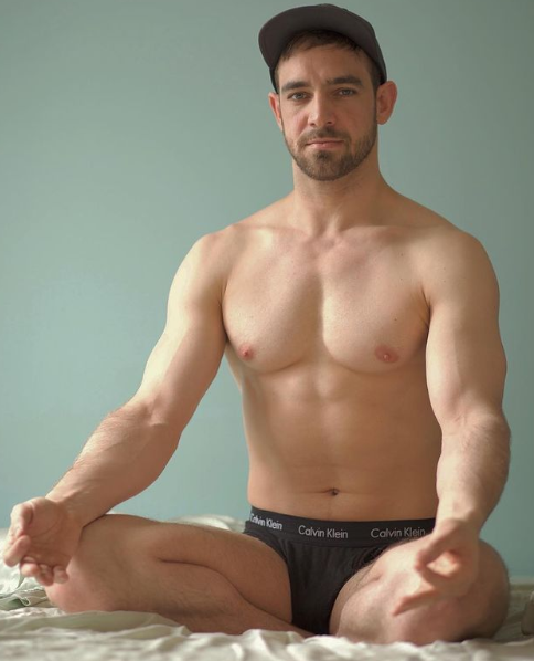 挥别GV风波！《超偶》《新还珠》美男潘杰明甜吻男友晒求婚：他说好！ - 51虹马