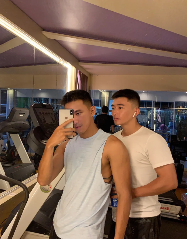 同志爱人间到底会有多浪漫？哪些瞬间让你一见倾心？ - 51虹马