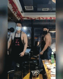 酷似林丹的185最帅男老板火了，这腱子肉身材网友们都馋了! - 51虹马