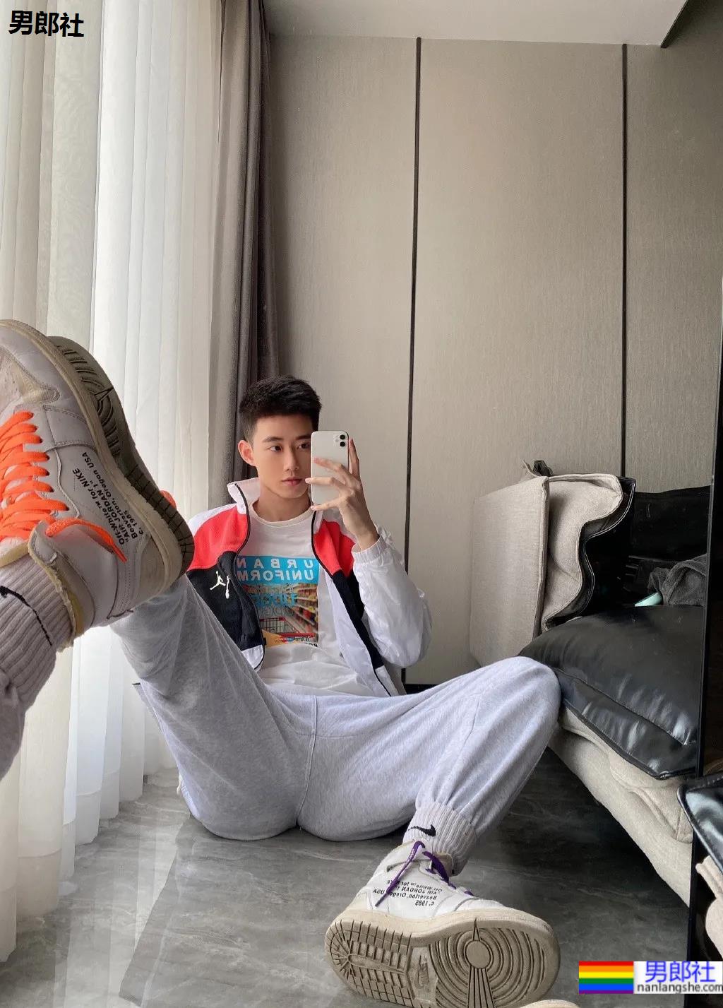 干净帅气的小奶狗，99%会爱上他！ - 51虹马