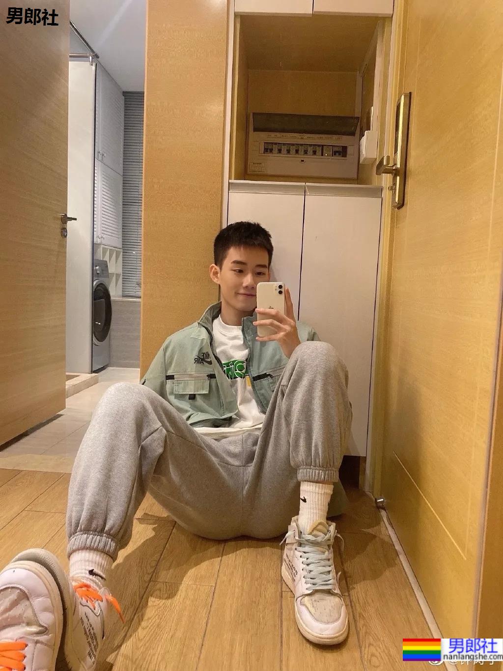 干净帅气的小奶狗，99%会爱上他！ - 51虹马